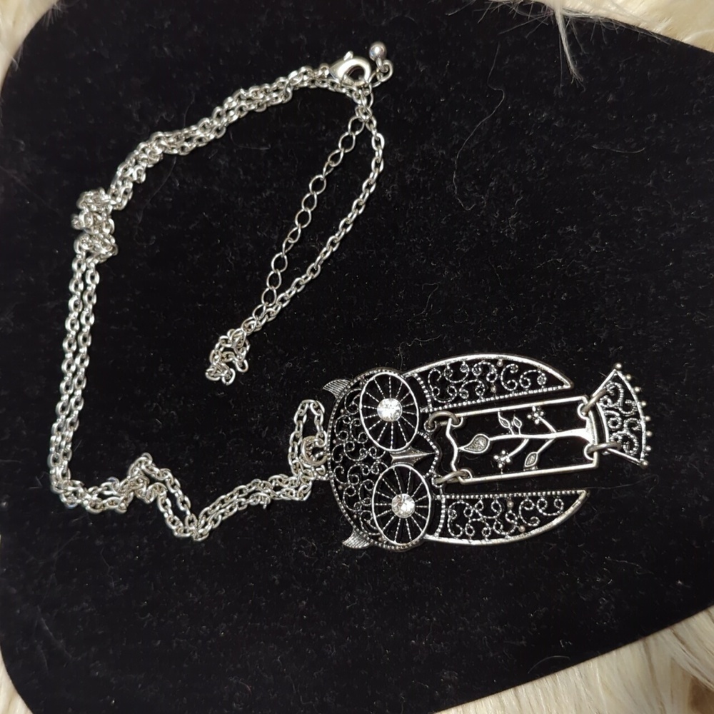 Silver owl necklace with rhinestone bling eyes - Picture 3 of 3